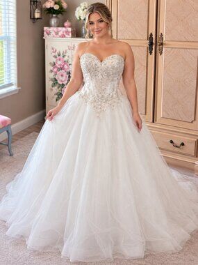 NEW, Princess Wedding Dress, Beaded Wedding Dress, Appliques, NWOT, Size XLG/16